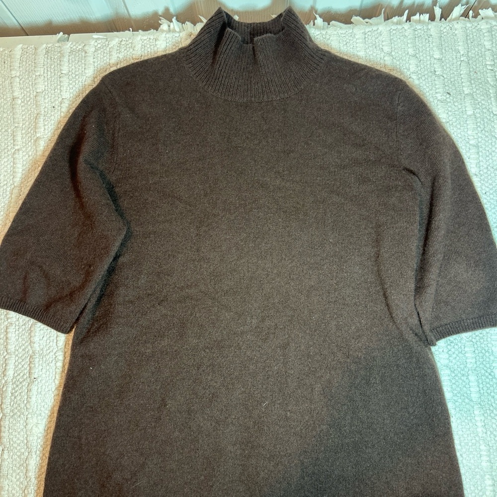 Folio Saks 5th Ave., Cashmere mock Turtleneck pull over Short Sleeve M Brown